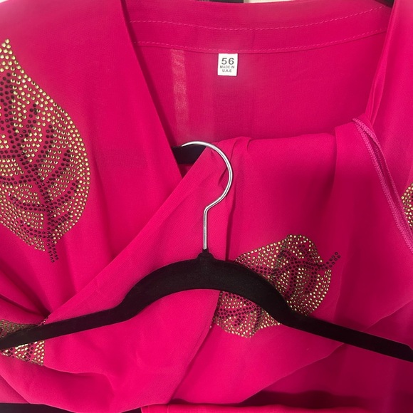 Vibrant Pink Abaya with matching scarf green/black Leaf Accents - Picture 3 of 8